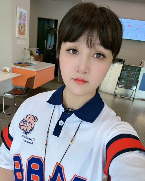 呆萌女孩欢迎你