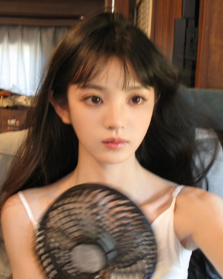 清纯女大在线挣学费