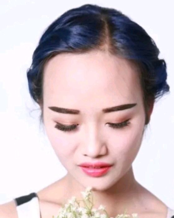 唱英语歌的嘉怡