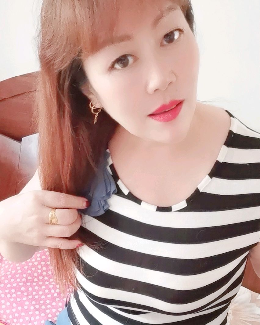 亿仁傻妞正在直播