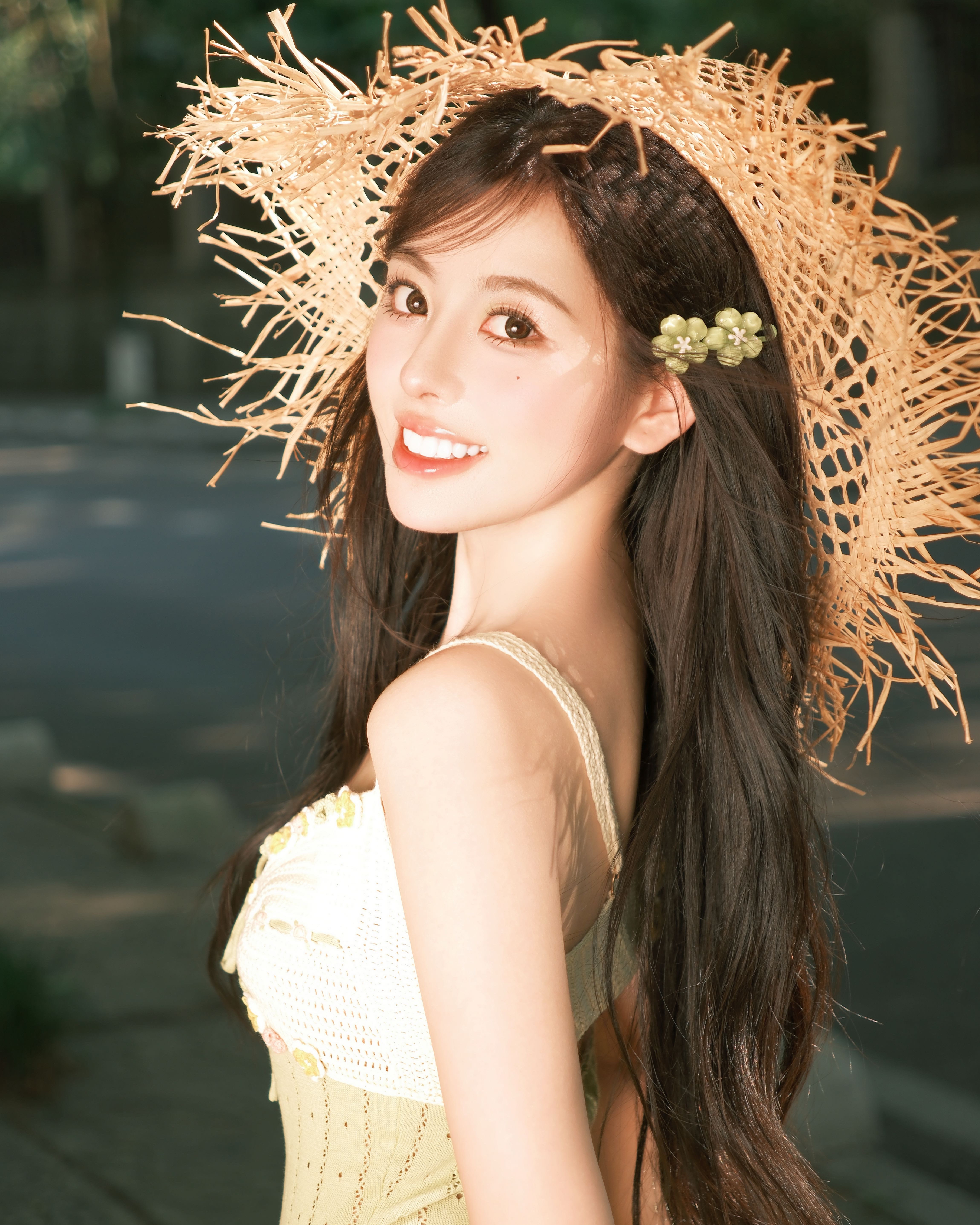 害羞内向社恐文静小女生